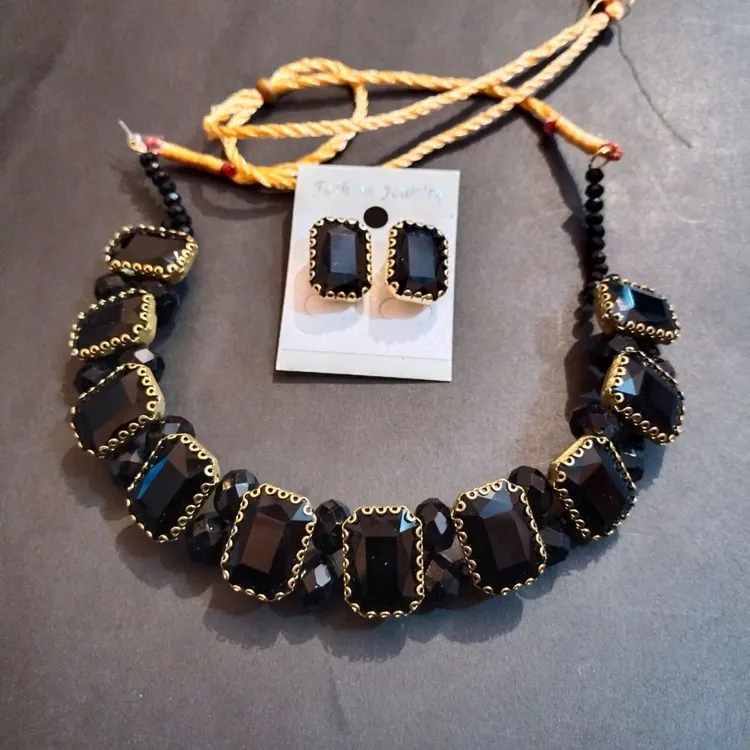 Black Stones Choker Necklace With Earrings Set