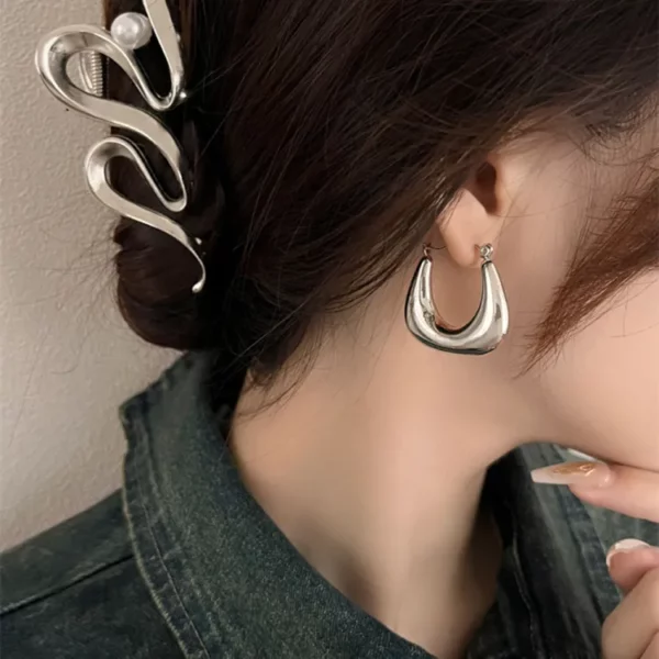 Simple U shaped Earrings
